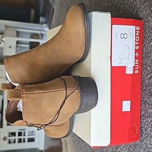 Sun & Stone size 8 tan low boots.